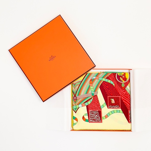 NWT Hermes Scarf Carré 90 "Point d’Orgue" in Light Yellow - Picture 2 of 10